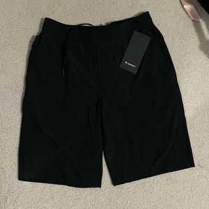 Lululemon Men’s T.H.E. Short 11” linerless shorts in heather black